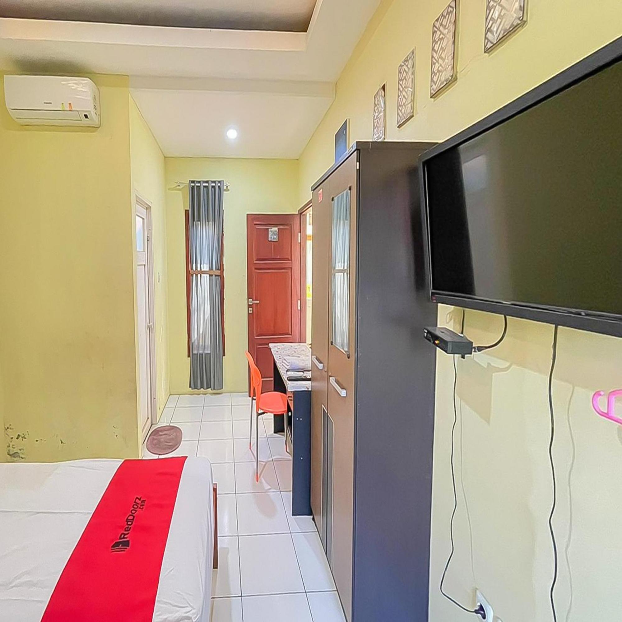 Reddoorz At Wahidin Street Cirebon Hotel Buitenkant foto