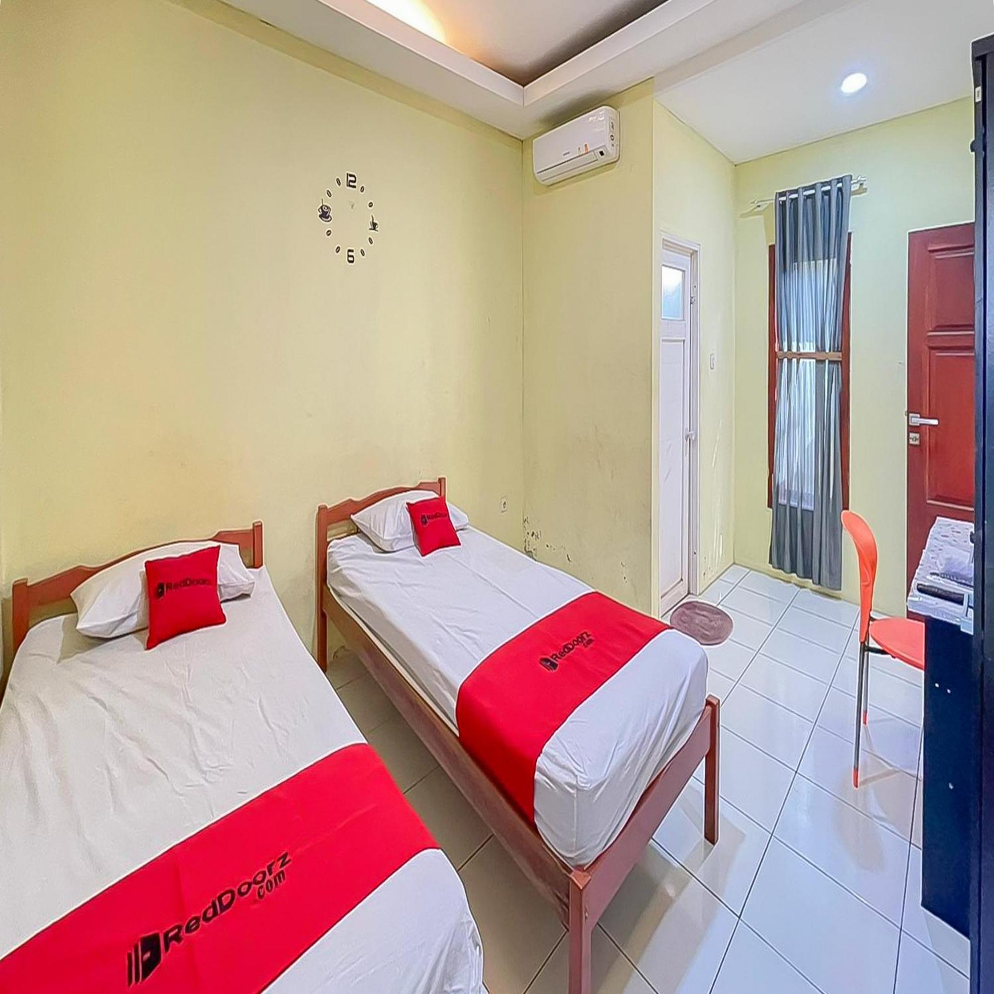 Reddoorz At Wahidin Street Cirebon Hotel Buitenkant foto