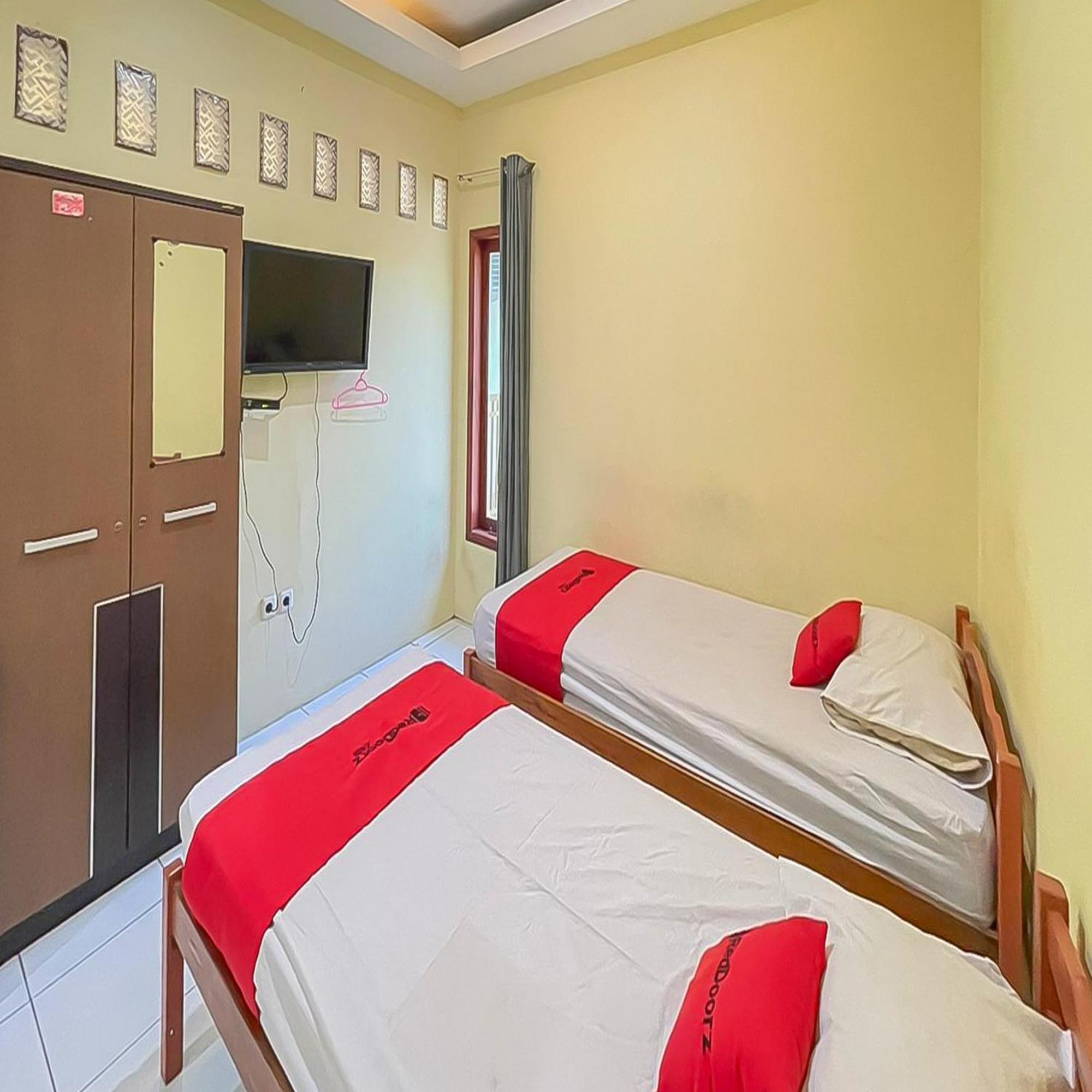 Reddoorz At Wahidin Street Cirebon Hotel Buitenkant foto
