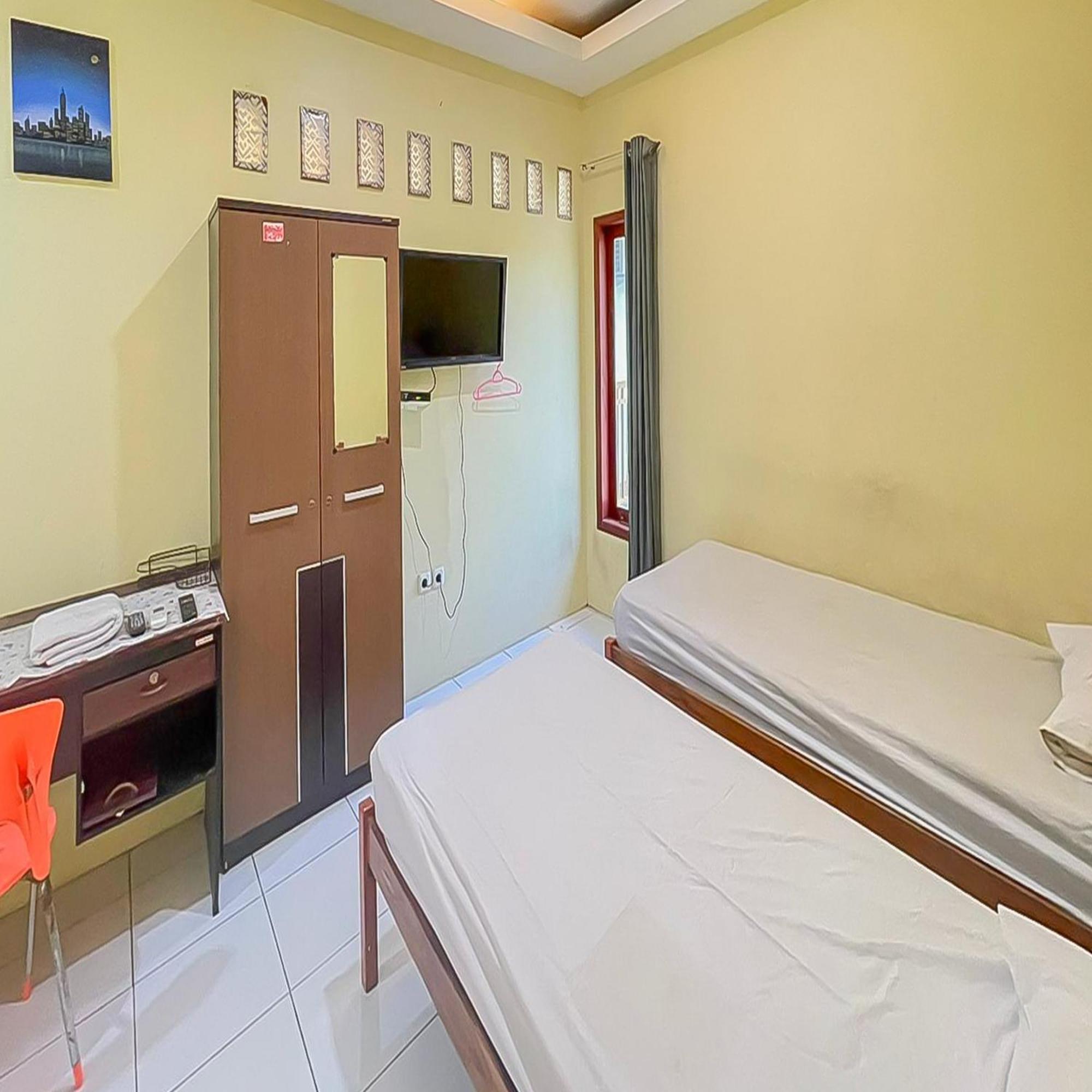 Reddoorz At Wahidin Street Cirebon Hotel Buitenkant foto